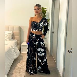 Set; pants and top ; Colombian designer; merc Maria Esperanza ; size S ;